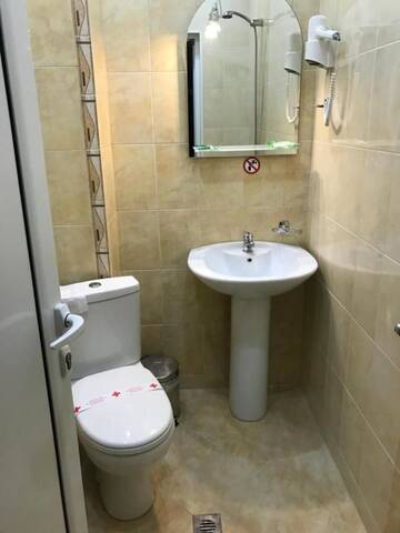 Фото номера Двухместный номер с 2 отдельными кроватями и балконом Отель Hotel Body M г. Vratsa 3