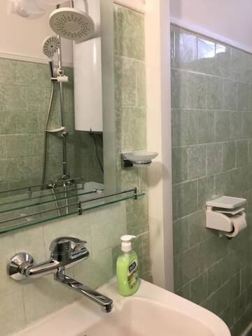 Фото номера Стандартный двухместный номер с 2 отдельными кроватями Отель Hotel Rade 1 г. Vratsa 6