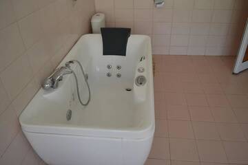 Фото номера Двухместный номер с 1 кроватью и гидромассажной ванной Отель Hotel Rade 1 г. Vratsa 7